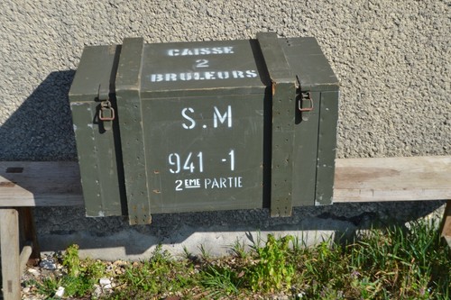Ancienne caisse bois armée - ancienne,