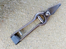 ANCIEN SECATEUR EN METAL 22,7CM - L'AMERICAIN - OUTIL DE VITICULTEUR VIGNE -