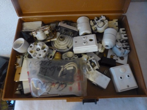Lot anciennes prises - lot,