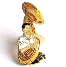 Pin's JOUEUR DE SOUBASSOPHONE Fanfare Signé Démons & Merveilles Vintage # 5/17