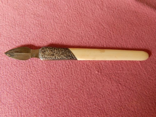 Coupe papier epoque - papier, d'epoque