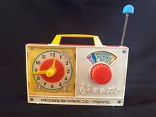 Radio-réveil à remontage automatique Fisher Price Hickory Dickory Dock 1964.