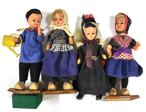 Poupées costumées - poupées,