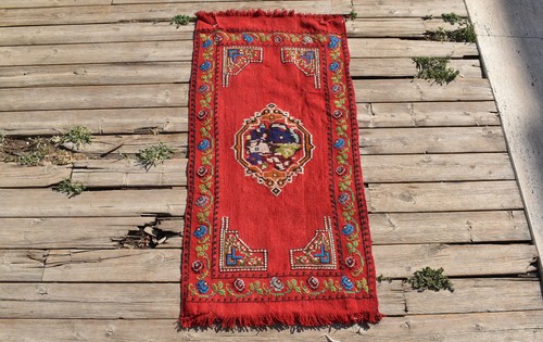 Petit tapis chaise rouge - de,