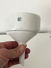 Entonnoir en porcelaine de