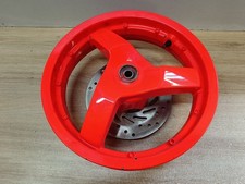 UNE JANTE ROUE AVANT AVEC