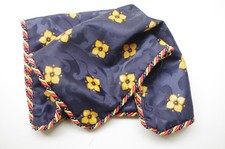 UNE HOUSSE DE COUSSIN DEHOUSSABLE FERMETURE ECLAIR