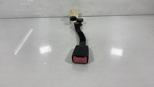 Attache ceinture avant droit