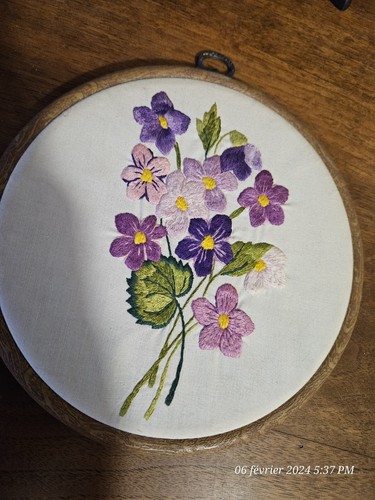 Fleurs brodées sur toile fait - sur, toile,fait
