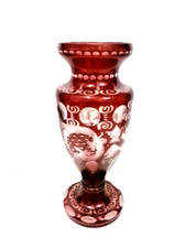 Joli vase en cristal taillé