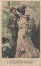 CP FEMME ELEGANTE CHAPEAU OMBRELLE ROSES FLEURS CONTRE MOUSTACHU COUPLE - 36877