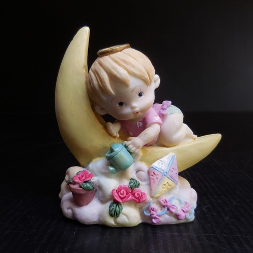 Statue figurine enfant clair