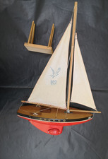 Voilier de bassin Tirot 502 bon état et complet hauteur 64 cms longueur 42 cms