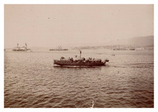 Bateau vapeur près d'un port, Tirage vintage, ca.1900 Bateau vapeur près d&