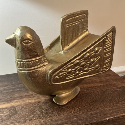 Cast metal bird sculpture - bird,