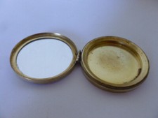 Ancienne boite à poudre avec glace intérieure en métal doré Diametre 6,5cm H 1,5