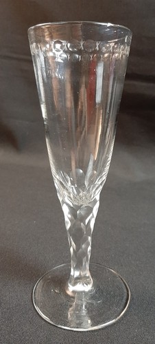 Verre soufflé taillé pans - soufflé,