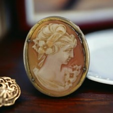 Rare Broche couleur vieil or