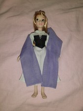 POUPEE DISNEY EN PORCELAINE AURORE LA BELLE AU BOIS DORMANT 17 CM