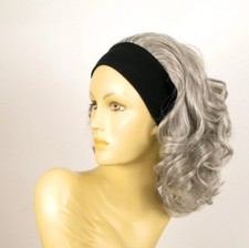 Perruque avec bandeau bouclée