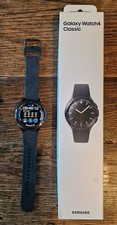 Montre connectée Samsung Galaxy Watch 4 Classic avec coque SPIGEN et bracelets