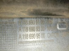 A1186909100 pare-boue latéral