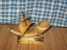 petit bateau en corne de bovin