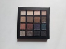 Palette d'ombres marque H&M 16 couleurs comme neuf description à LIRE