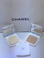 Chanel Fond De Teint Compact Eclat Long Tenue B10