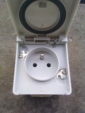 1 x prise 2 poles + terre   ancien PLEXO  LEGRAND référence  91844