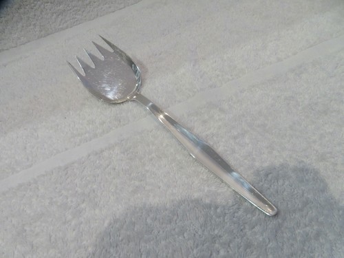 Fourchette servir le - à,