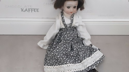 Poupée porcelaine aux yeux - poupée,