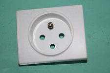 Legrand SAGANE Enjoliveur 2P+T silex 85740 857 40