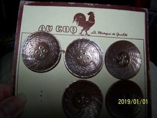 Ancien et gros bouton en celluloïd. Couleur vieux rose. Vendu à l'unité. N°61