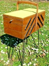 ANCIENNE TRAVAILLEUSE/ BOITE A