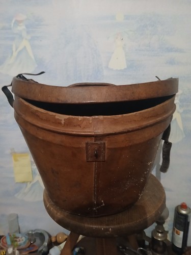 Ancienne boite chapeau - ancienne,