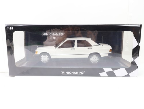 Minichamps 155 037002 voiture