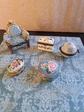 Lot de 5 petites boites, en porcelaine, céramique, et cloisonné.