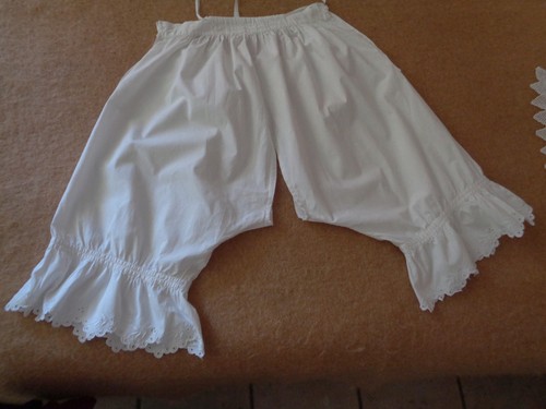 Culotte ancienne fendue - culotte,