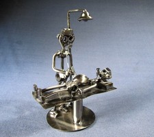 Médecin Chirurgien Sculpture en Métal Clou Boulon