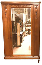 armoire en noyer massif finement sculptées une porte deux dormants . XX siècle .