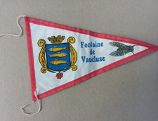 Fanion : FONTAINE DE VAUCLUSE Tourisme / Camping / Vintage / 1960 / FRANCE