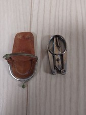 Ciseaux pliants de couture vintage « PETER » avec étui en cuir — bon état