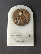 **Bénitier de chevet en albatre, médaillon en bronze du Christ sculpteur Ruffony