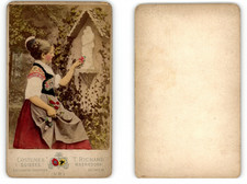 T Richard, Suisse, Femme en
