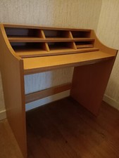 Vends bureau en bois de la marque HABITAT. Hauteur 88,  largeur 86