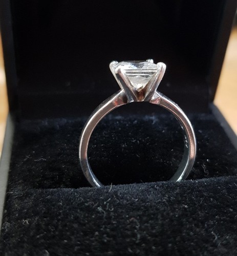 Bague solitaire pour femme