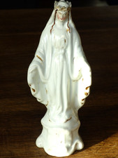 petite statue de la Vierge en porcelaine de Paris visage polychrome