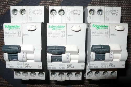 Disjoncteur 21366 differentiel - disjoncteur,