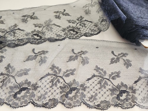 Dentelle large ancienne - , bleu